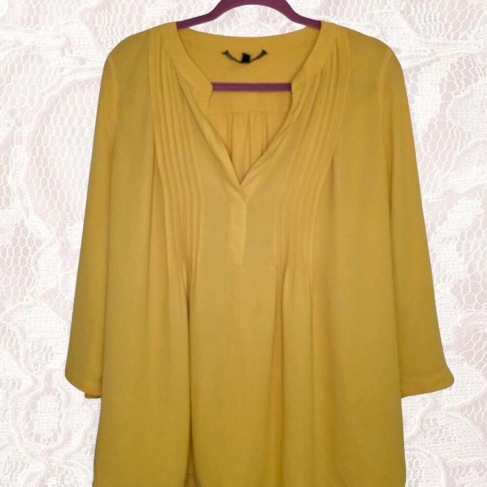 BCBGMaxAzria Yellow Pintuck Blouse 3/4 Length Sleeve Medium